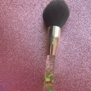 Beautylish Cannab Leaf Powder Brush
